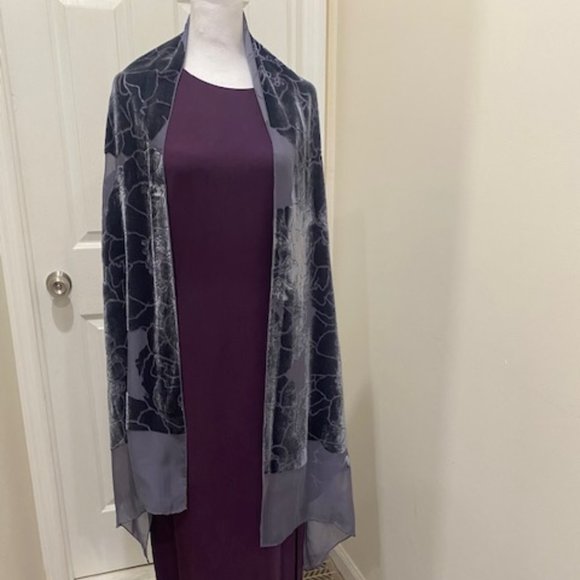 Minimalist Column Gown - Picture 13 of 13